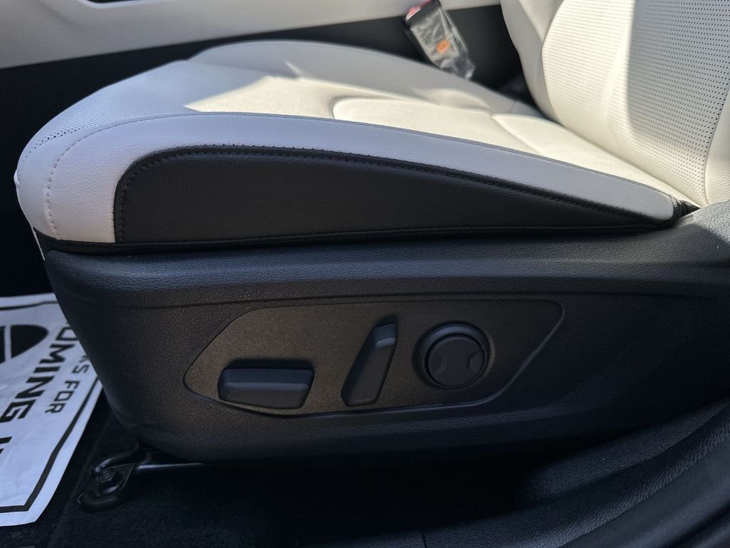 2026 Kia Sportage EX - Photo 12