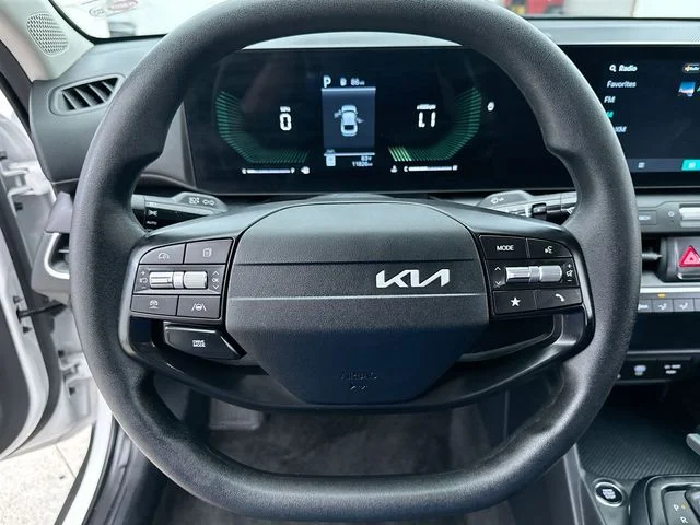 Used 2025 White Kia LXS image 28