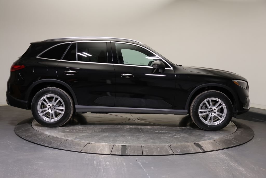 Used 2026 Obsidian Black Metallic Mercedes-Benz GLC 300 image 8
