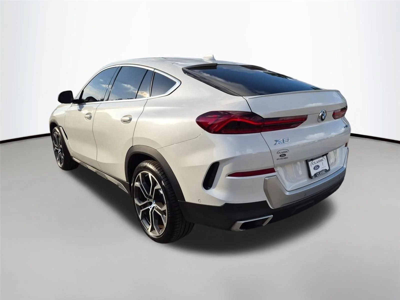 Used 2020 Mineral White Metallic BMW xDrive40i image 7