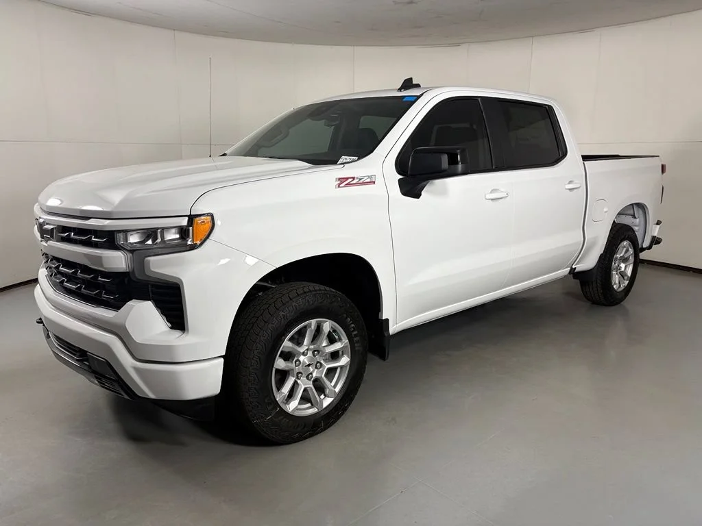 New 2026 Summit White Chevrolet RST image 5
