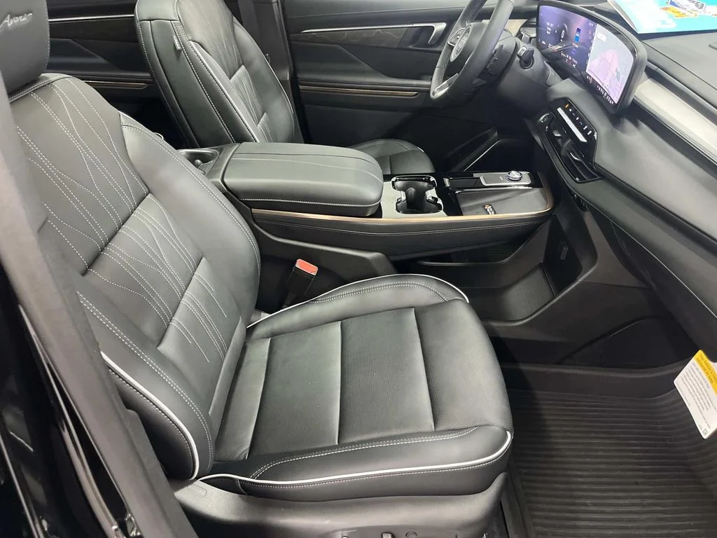 Used 2026 Ebony Twilight Metallic Buick Avenir image 29