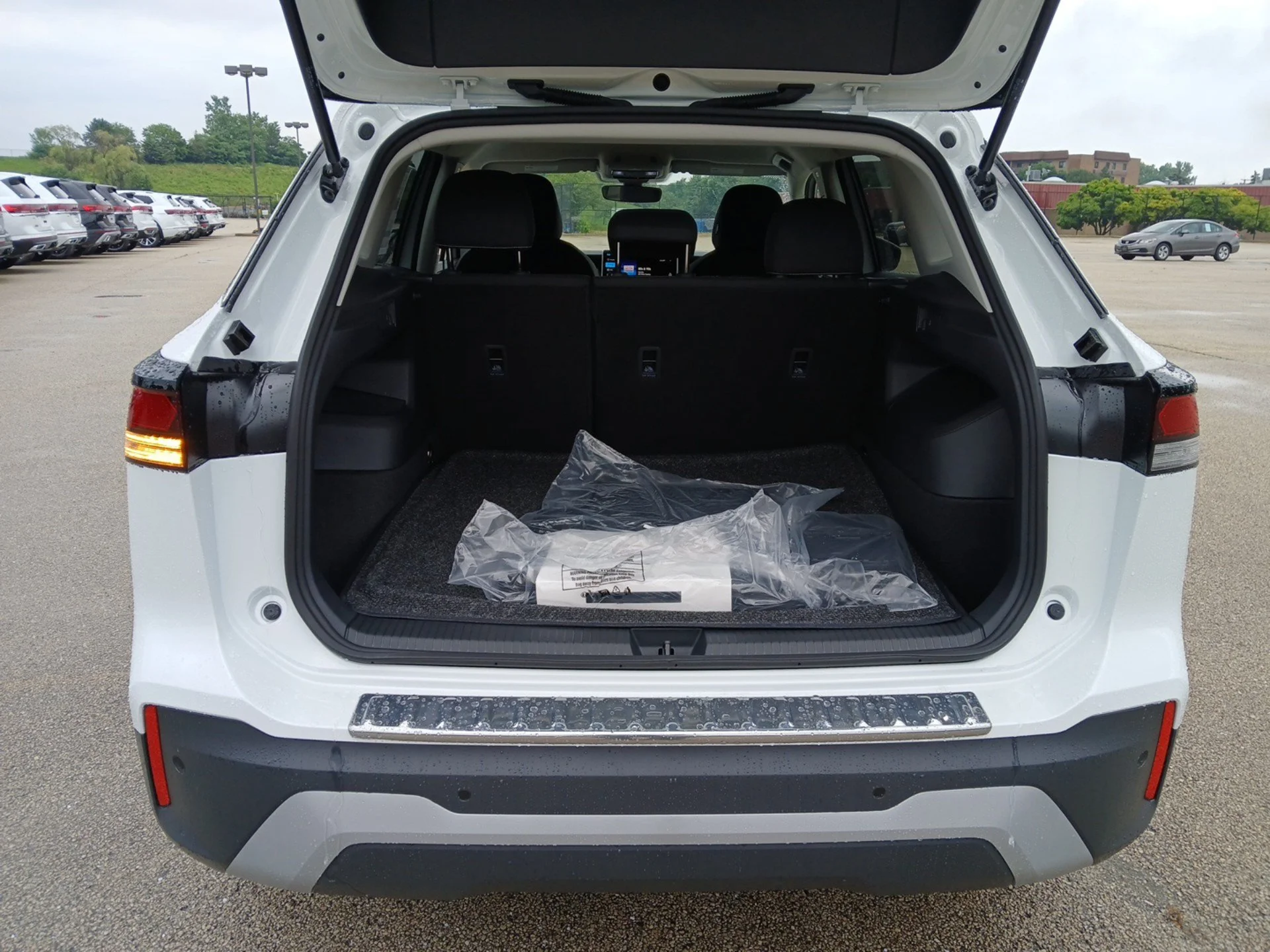 New 2026 Pure White Volkswagen 2.0T S image 23