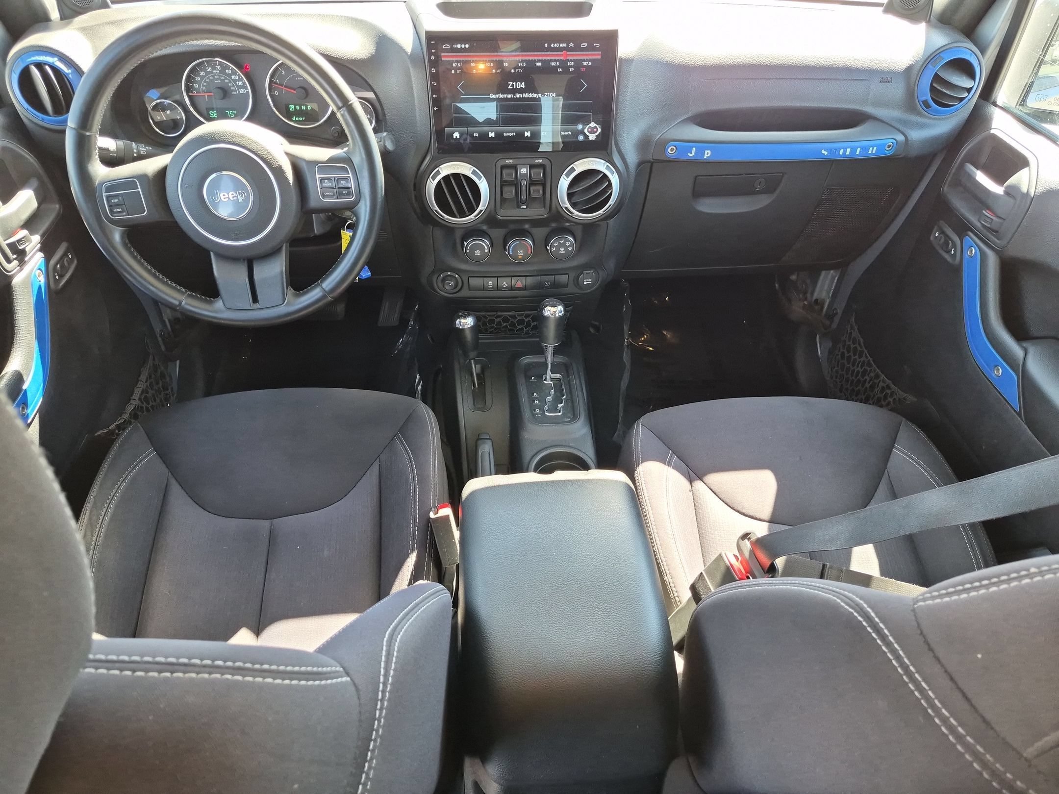 Used 2013 Billet Silver Metallic Jeep Sahara image 25