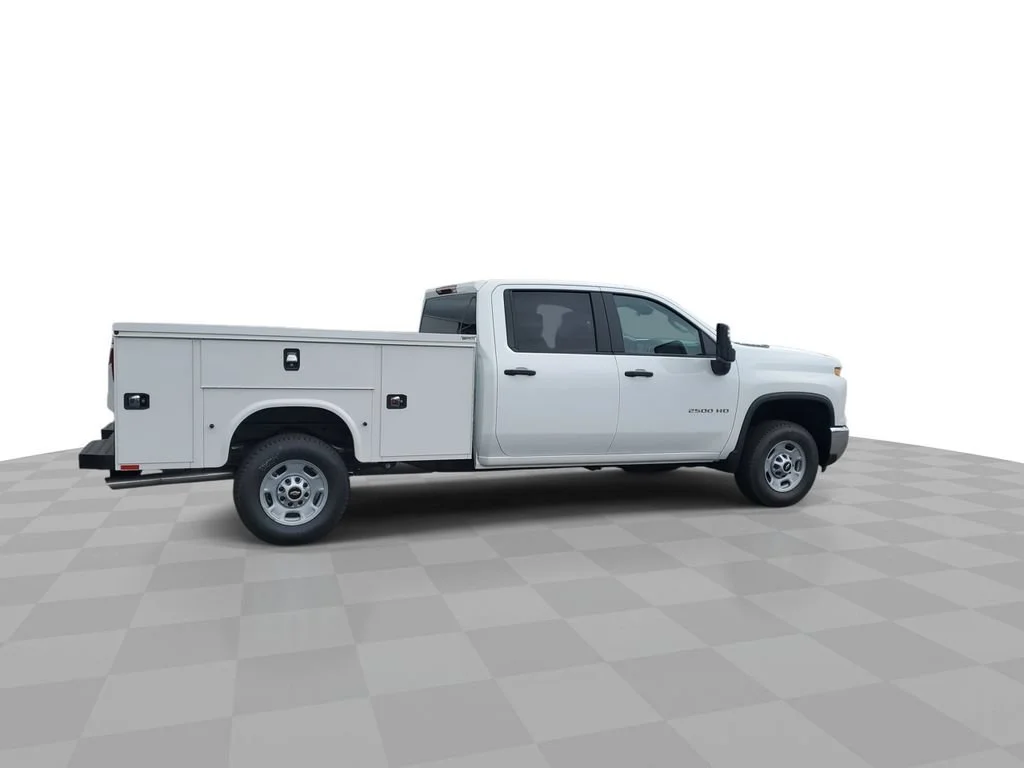 New 2026 Summit White Chevrolet WT image 9