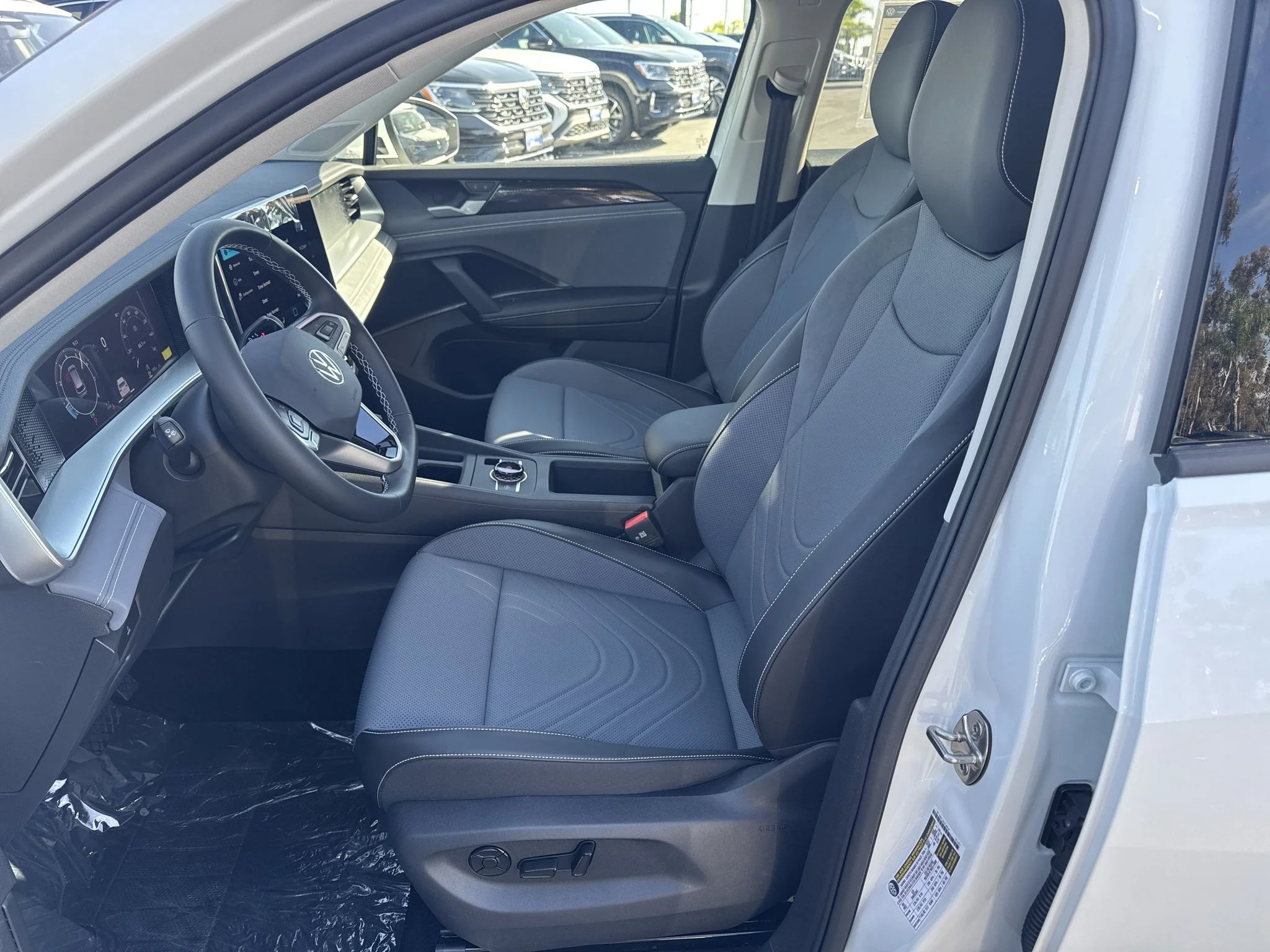 New 2026 Pure White Volkswagen SE image 14