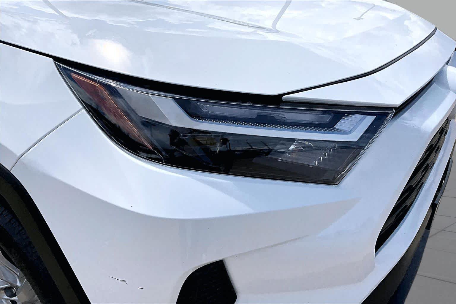 Used 2025 Ice Cap Toyota XLE image 28