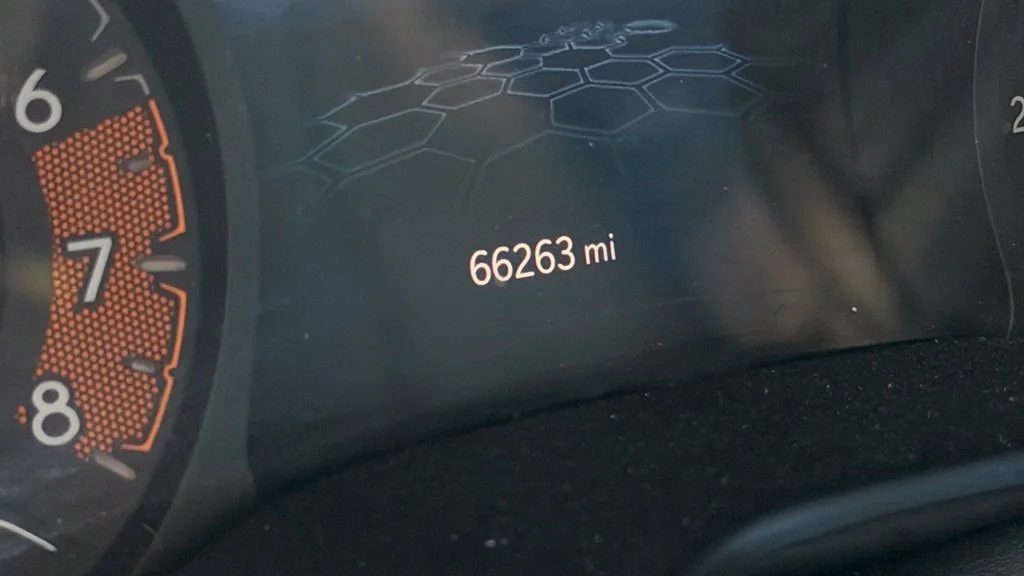 Used 2024 Silver Jeep Latitude image 7