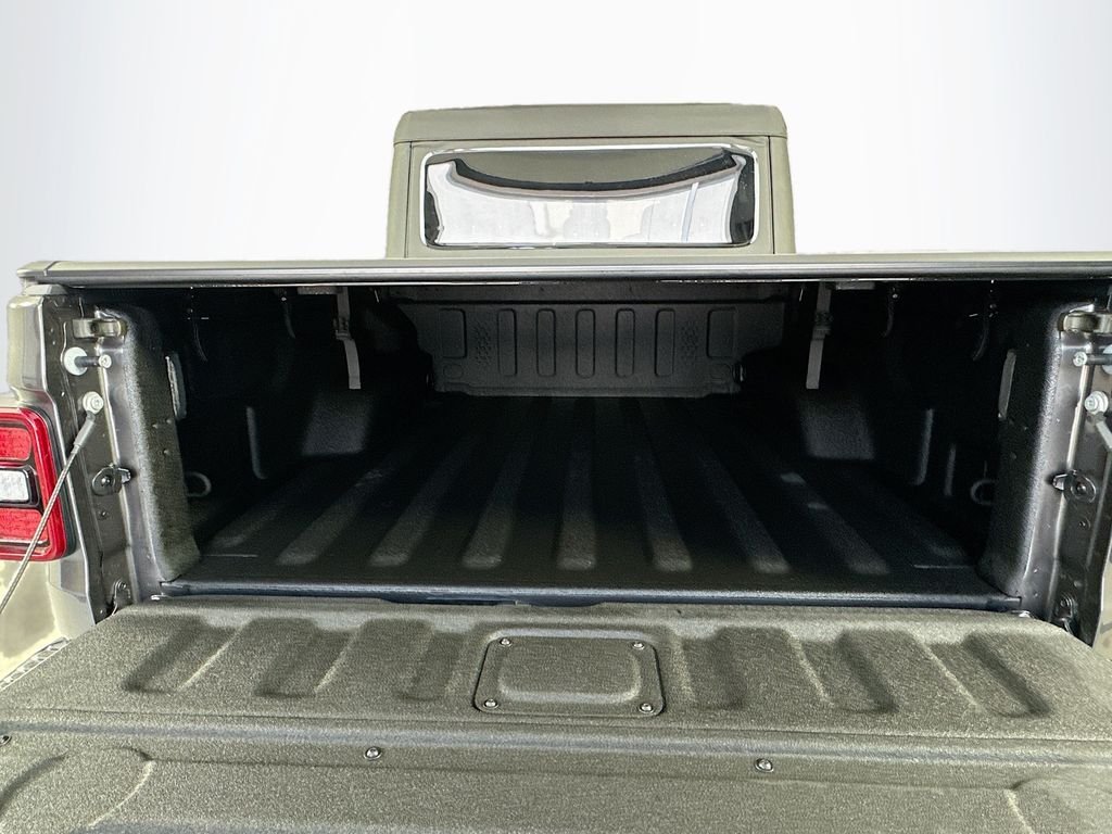 Used 2025 Granite Crystal Metallic Clearcoat Jeep Rubicon image 33