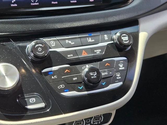Used 2023 Gray Chrysler Touring L image 28