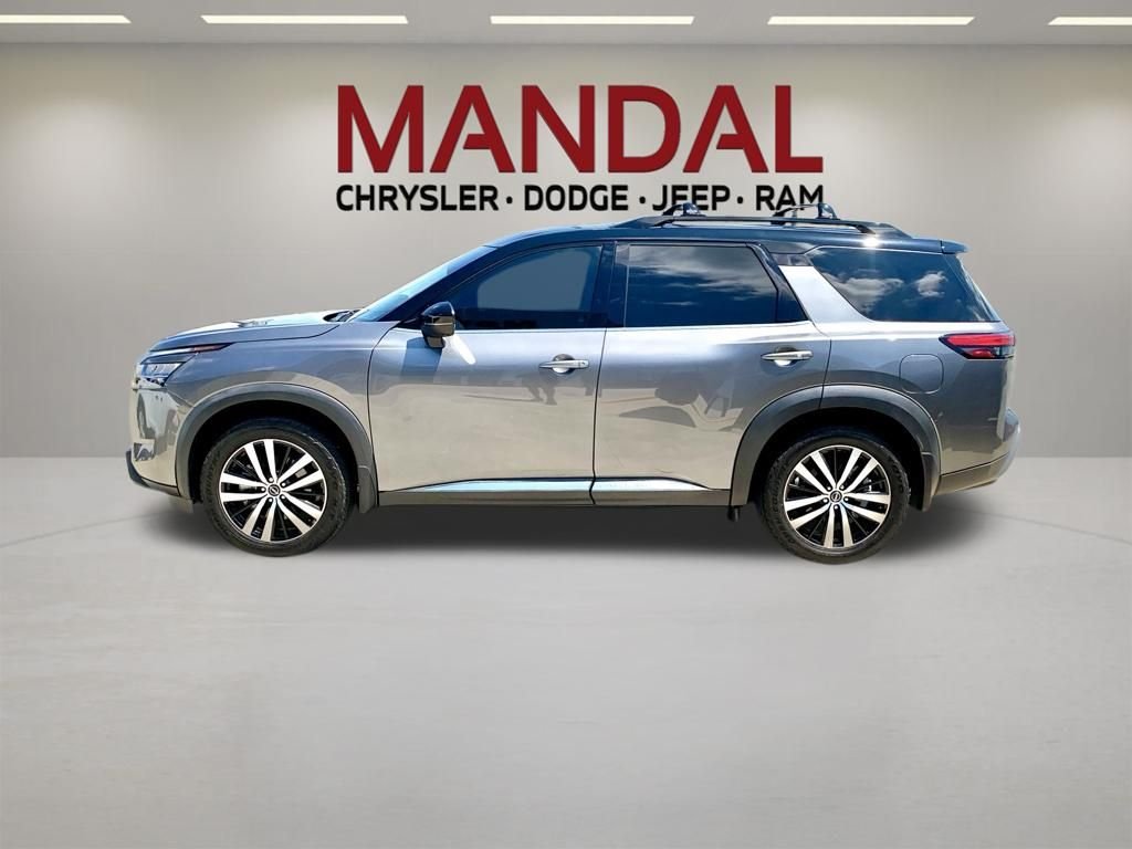Used 2023 Gray Nissan Platinum image 8