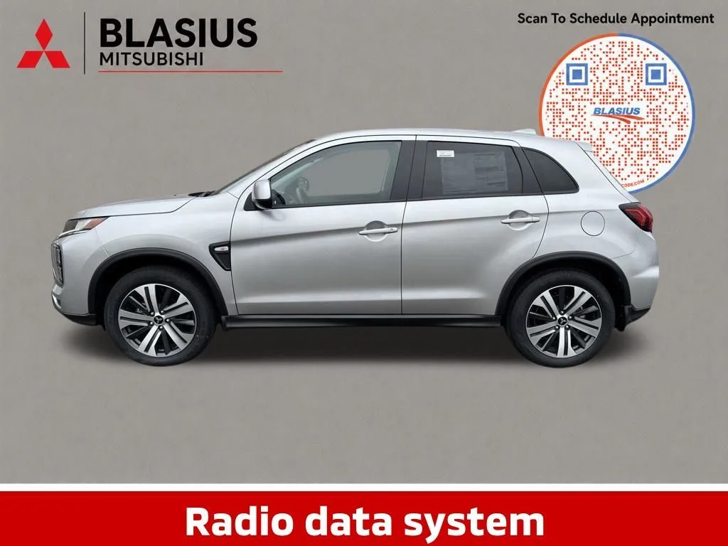 New 2025 Silver Mitsubishi 2.0 ES image 3