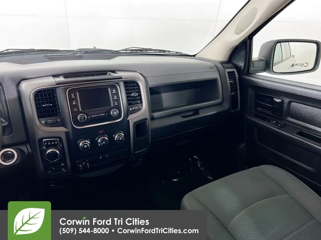 Used 2018 Bright Silver Clearcoat Metallic Ram Express image 24