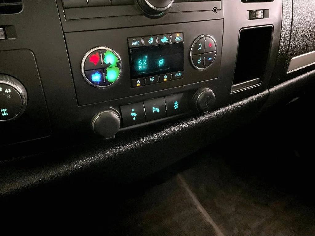 Used 2013 Black GMC SLE image 37