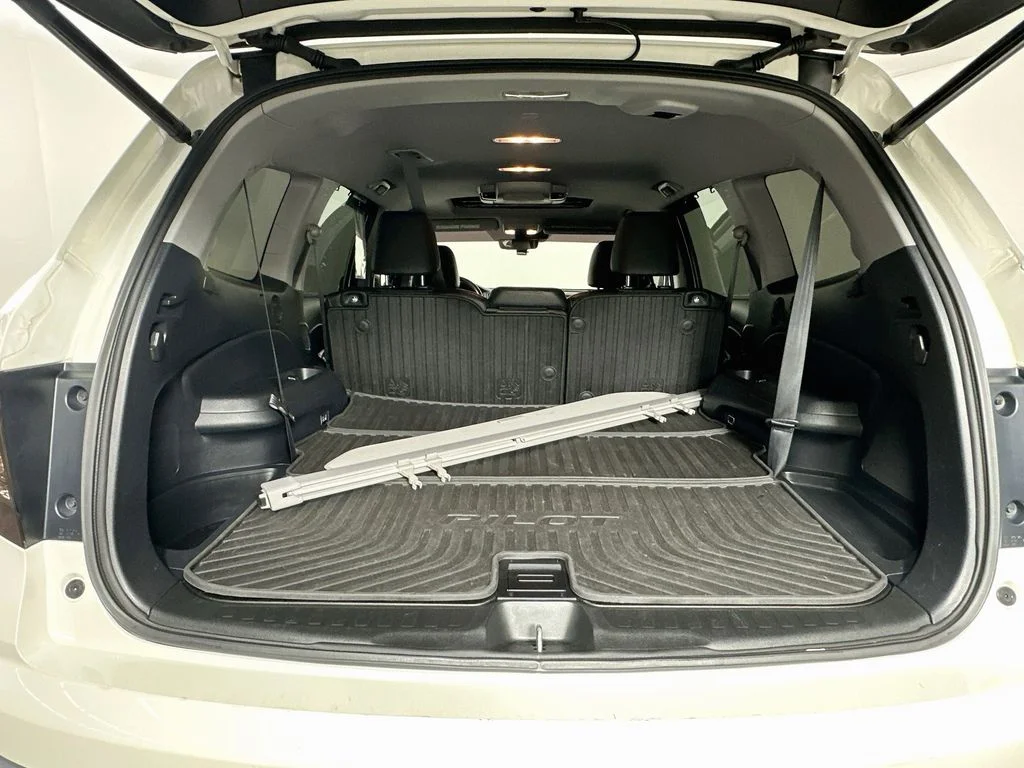 Used 2019  Honda Touring image 29