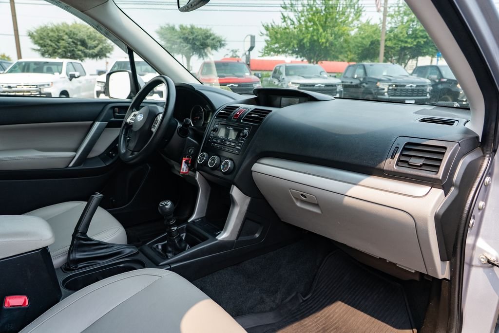 Used 2014 Ice Silver Metallic Subaru 2.5i Premium image 30