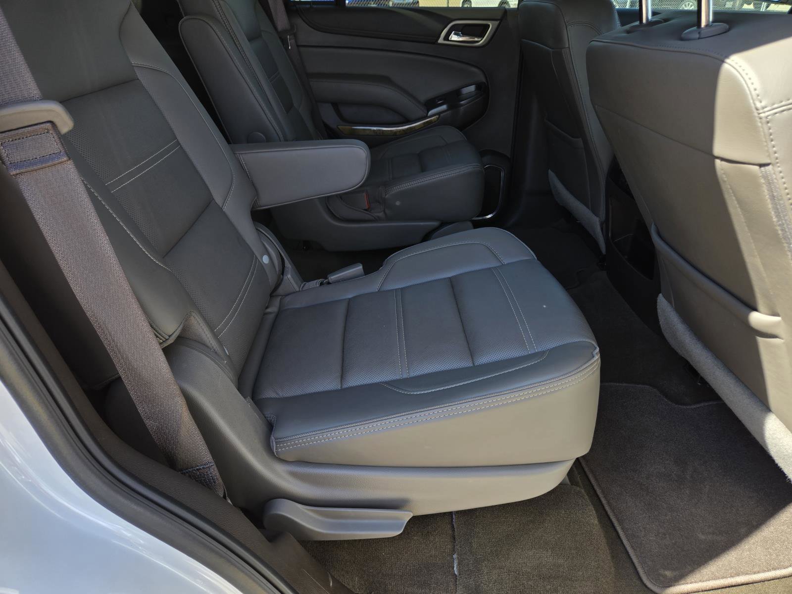 Used 2017 White Frost Tricoat GMC Denali image 42