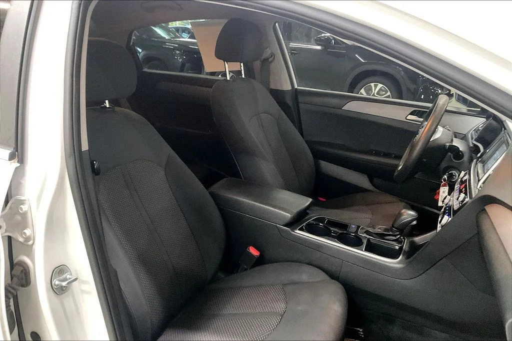 Used 2019 White Hyundai SE image 6