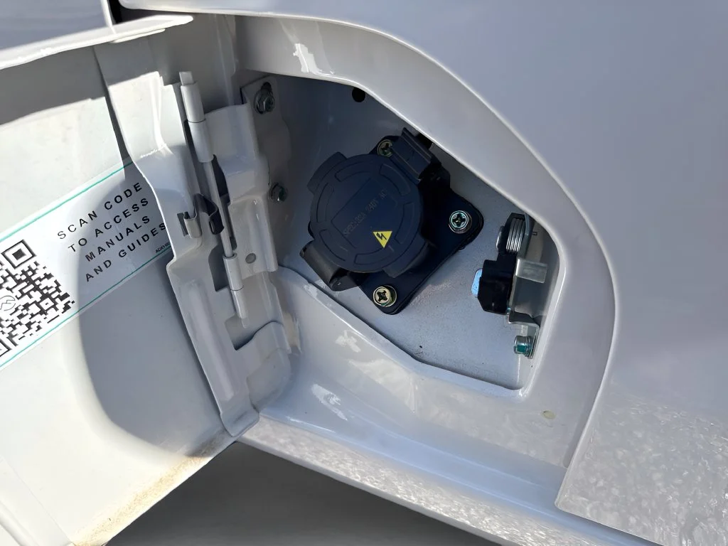 Used 2024 White Mullen  image 30