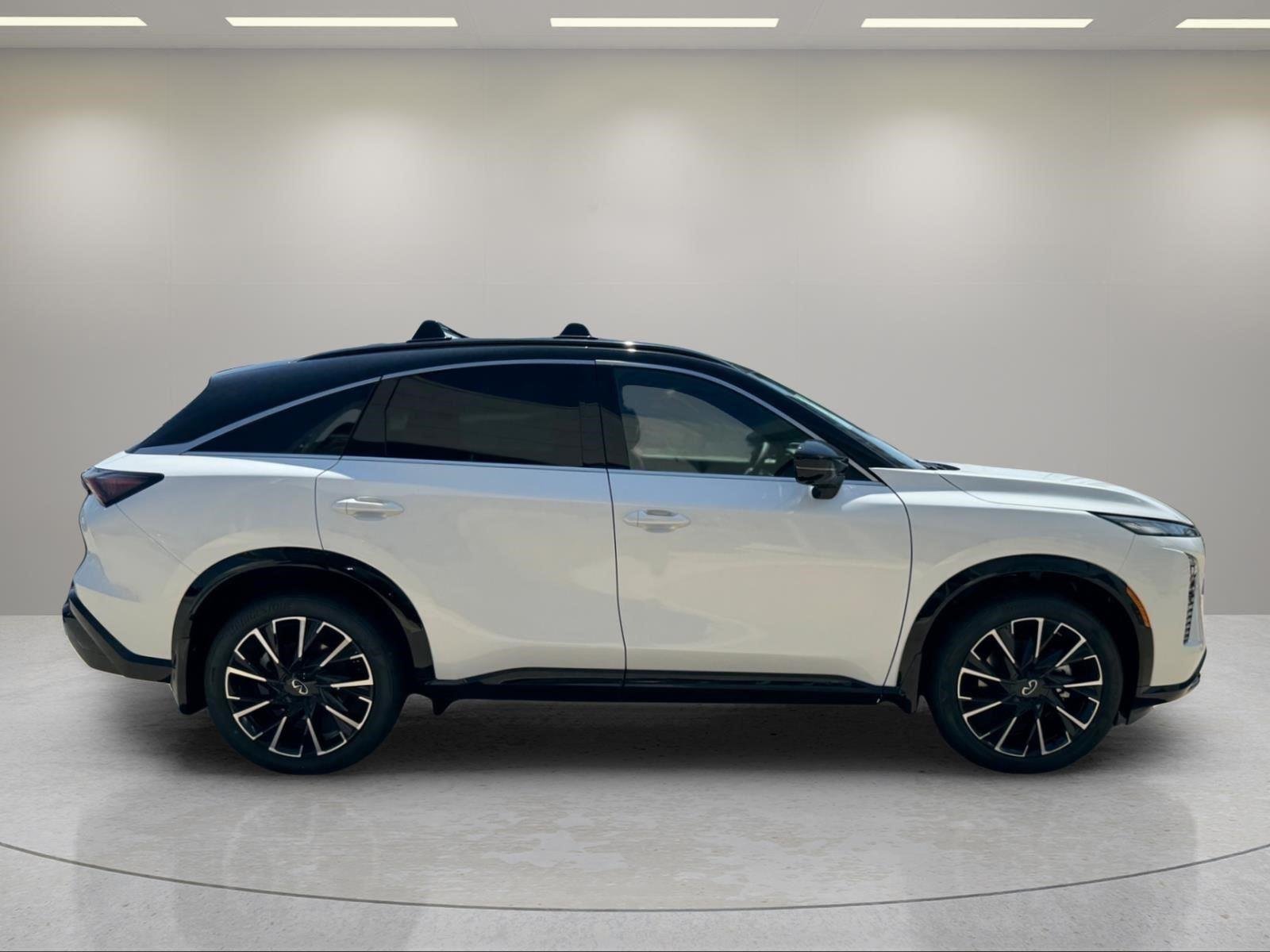 New 2027 2T RAD WHT INFINITI Autograph AWD image 6