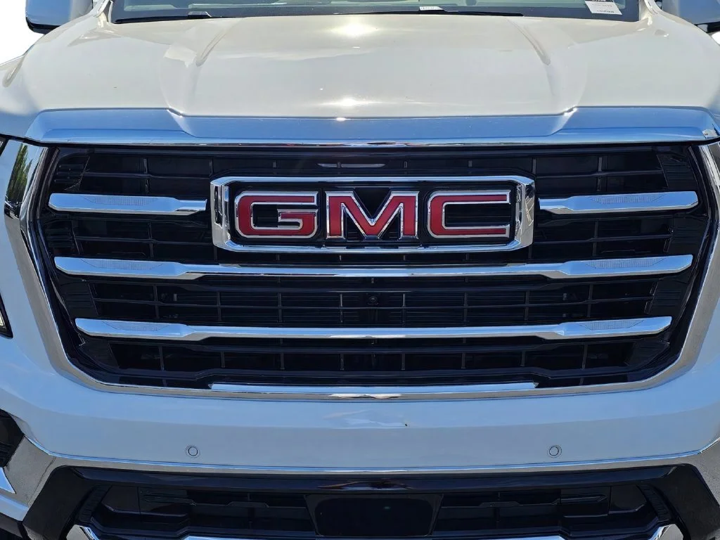 New 2026 Summit White GMC Elevation image 3