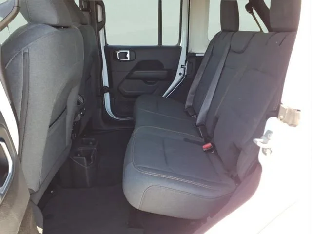 Used 2026  Jeep Sahara image 18