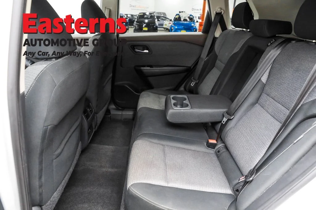 Used 2022 White Nissan SV image 21