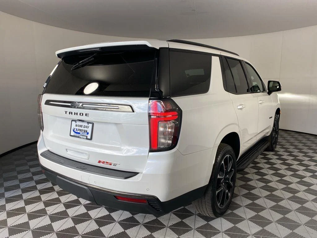 Used 2022 Pearl Chevrolet RST image 7
