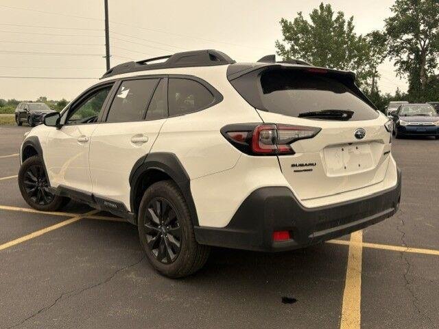 Used 2025 Crystal White Pearl Subaru Onyx Edition image 9