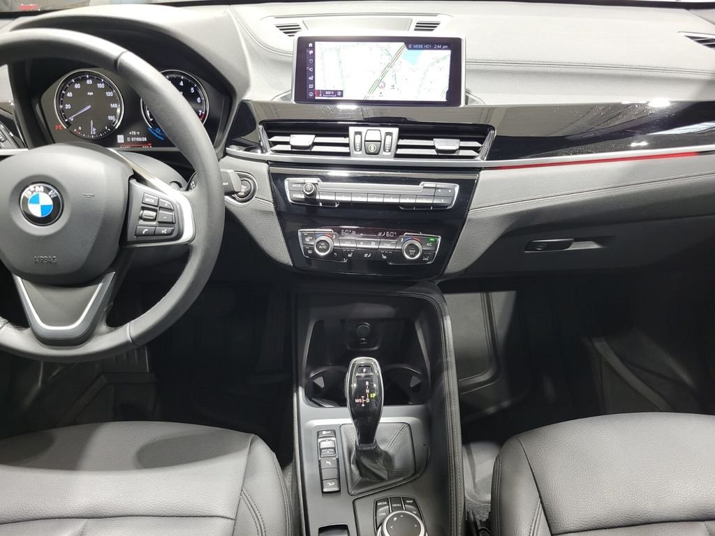 Used 2022 White BMW xDrive28i image 16