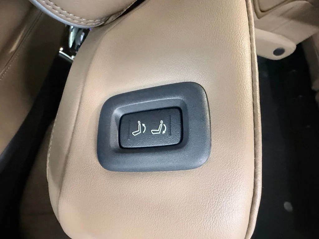 New 2027 RADIANT WHITE INFINITI Luxe 2WD image 33