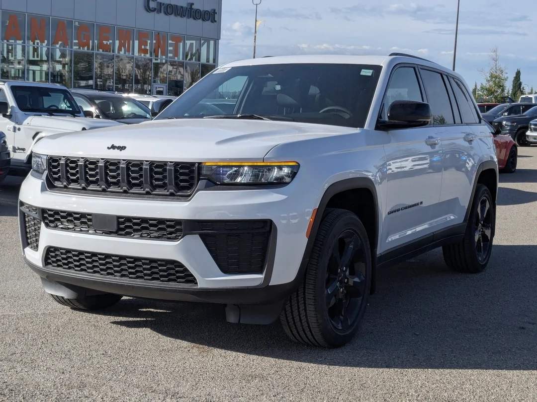 New 2026 White Jeep Altitude - - 4x4 - Power Sunroof - Trailer Tow Pkg - 20 Black Wheels - Remote Start & More! image 4