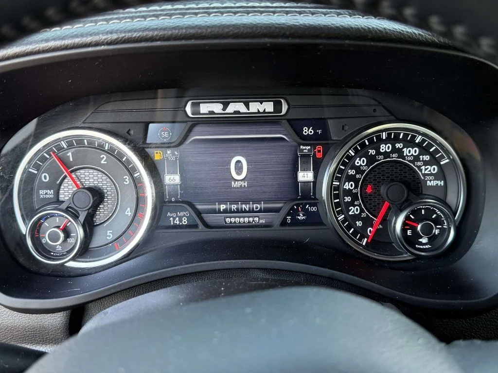 Used 2023 White Ram Laramie image 27