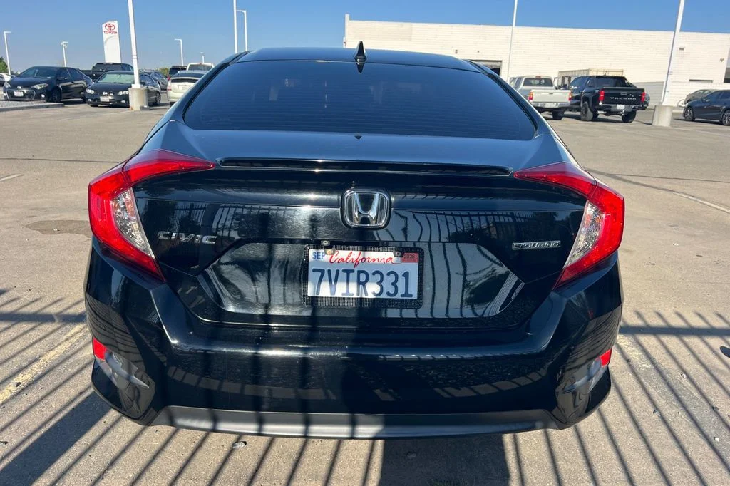 Used 2016 Black Honda Touring image 7