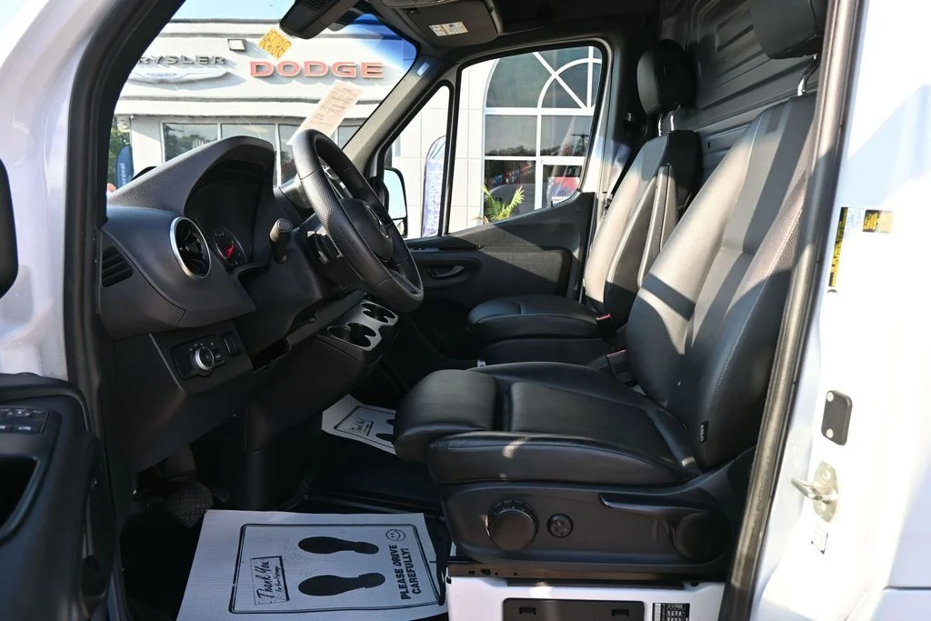 Used 2025 White Mercedes-Benz Cargo 144 WB image 12