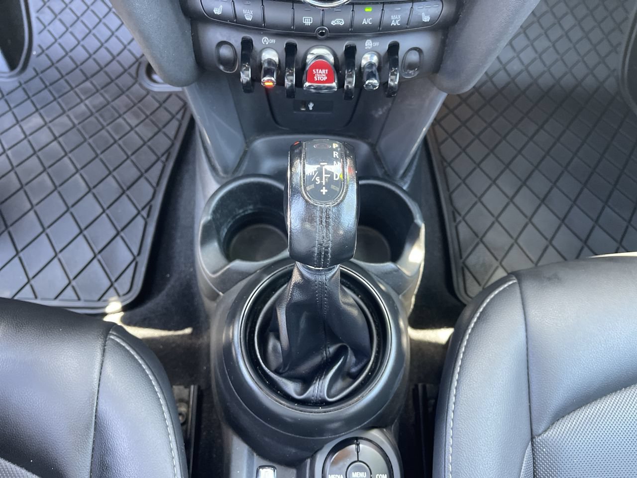 Used 2019 British Racing Green MINI Oxford Edition image 20
