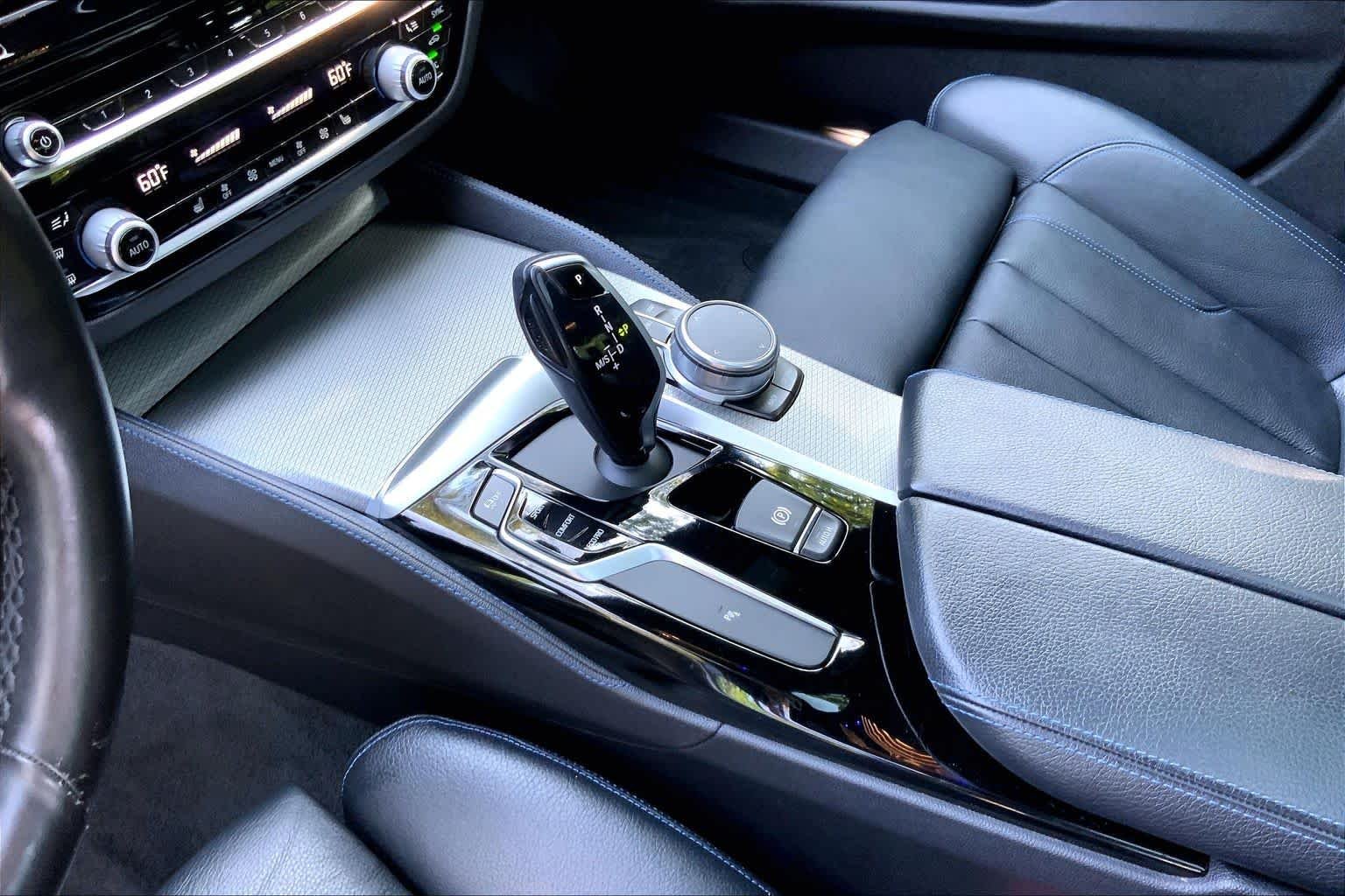 Used 2020 Black Sapphire Metallic BMW 530i xDrive image 16