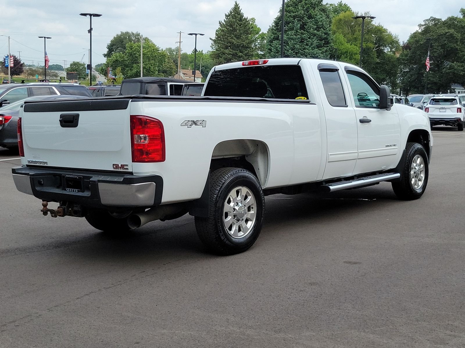 Used 2013 White GMC SLE image 3