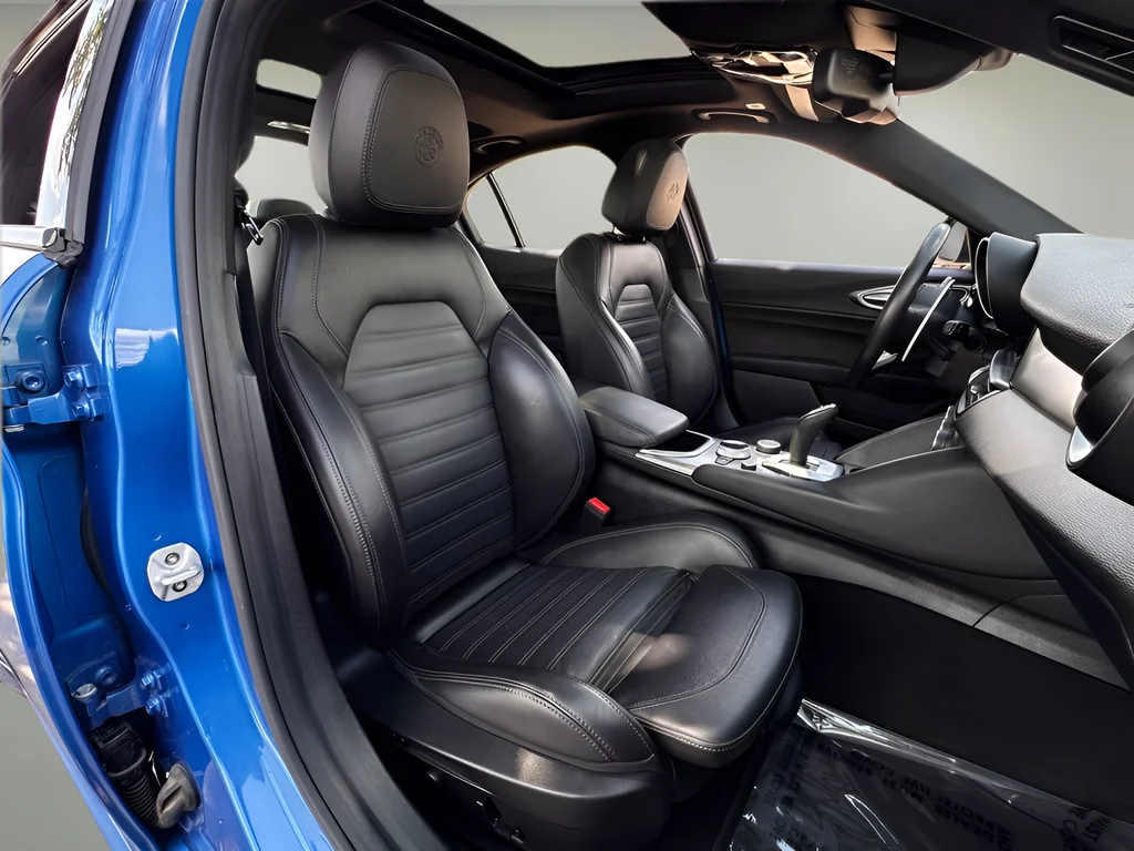 Used 2023 Blue Alfa Romeo Veloce image 20