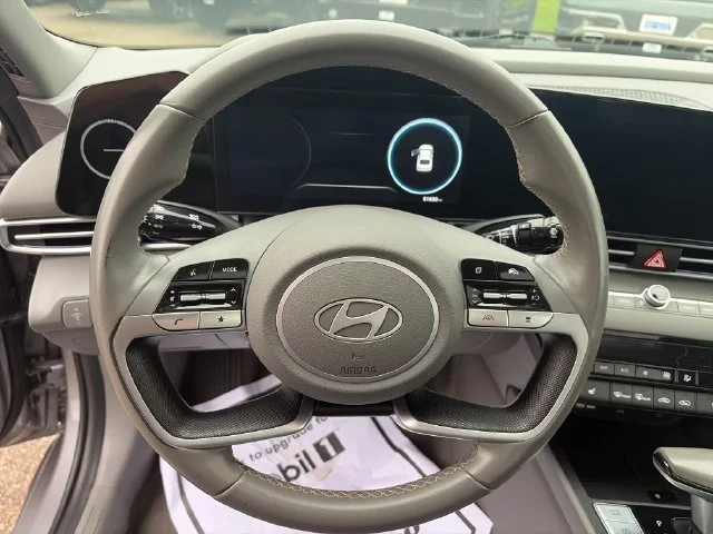 Used 2025 Metal Hyundai SEL Convenience image 19