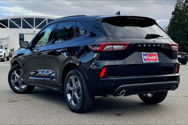 New 2024 Agate Black Metallic Ford ST-Line image 3