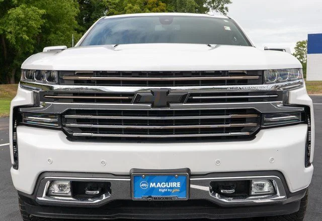Used 2019 Beige Chevrolet High Country image 3