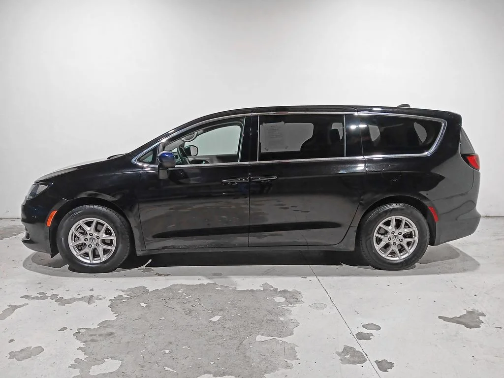 Used 2024 Black Chrysler LX image 4