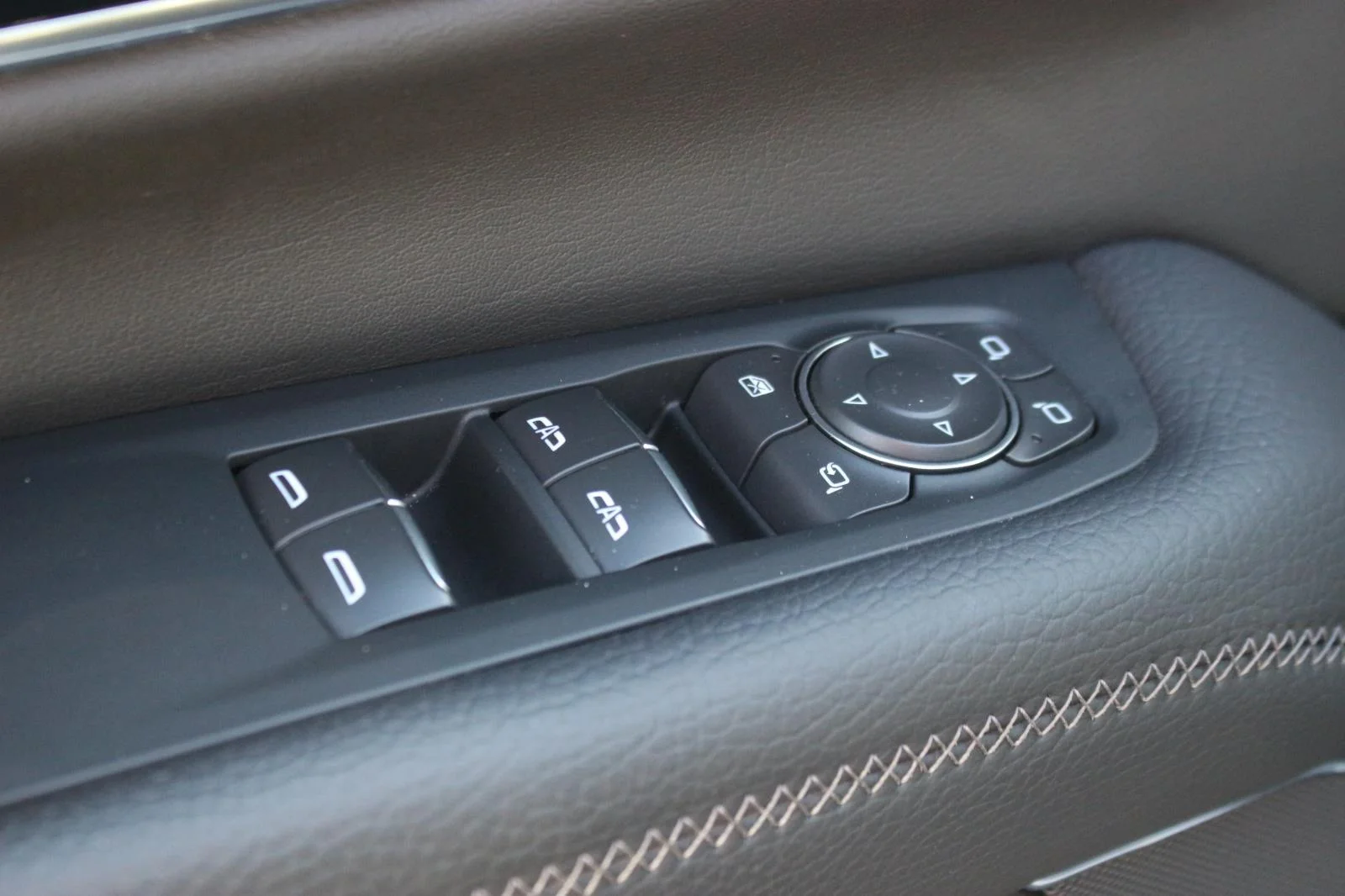 Used 2025 Summit White GMC Denali image 16