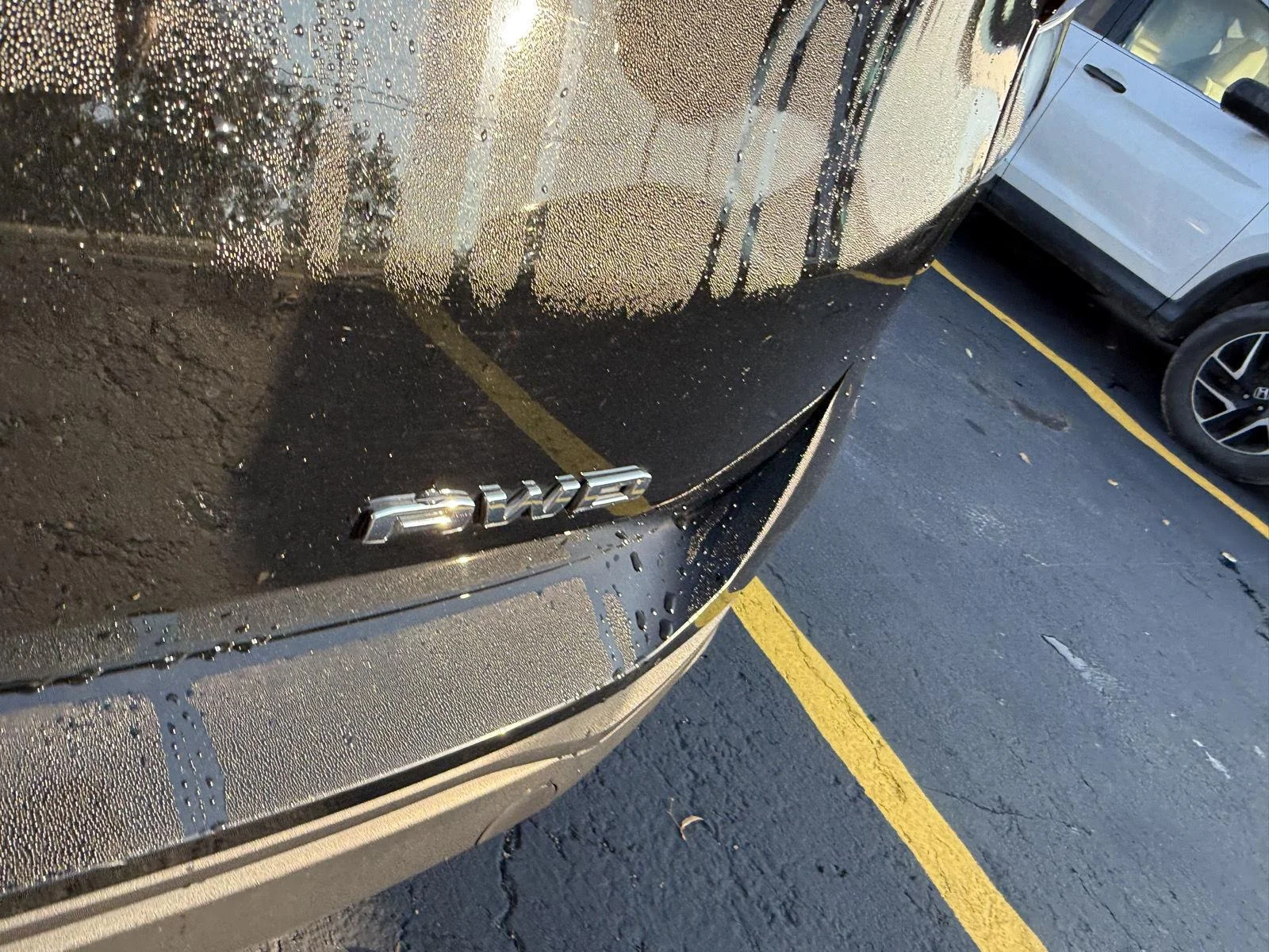 Used 2023 EBONY TWILIGHT METALLIC GMC SLE image 6