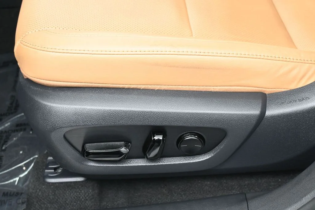 Used 2025 White Pearl Lexus 350 image 12