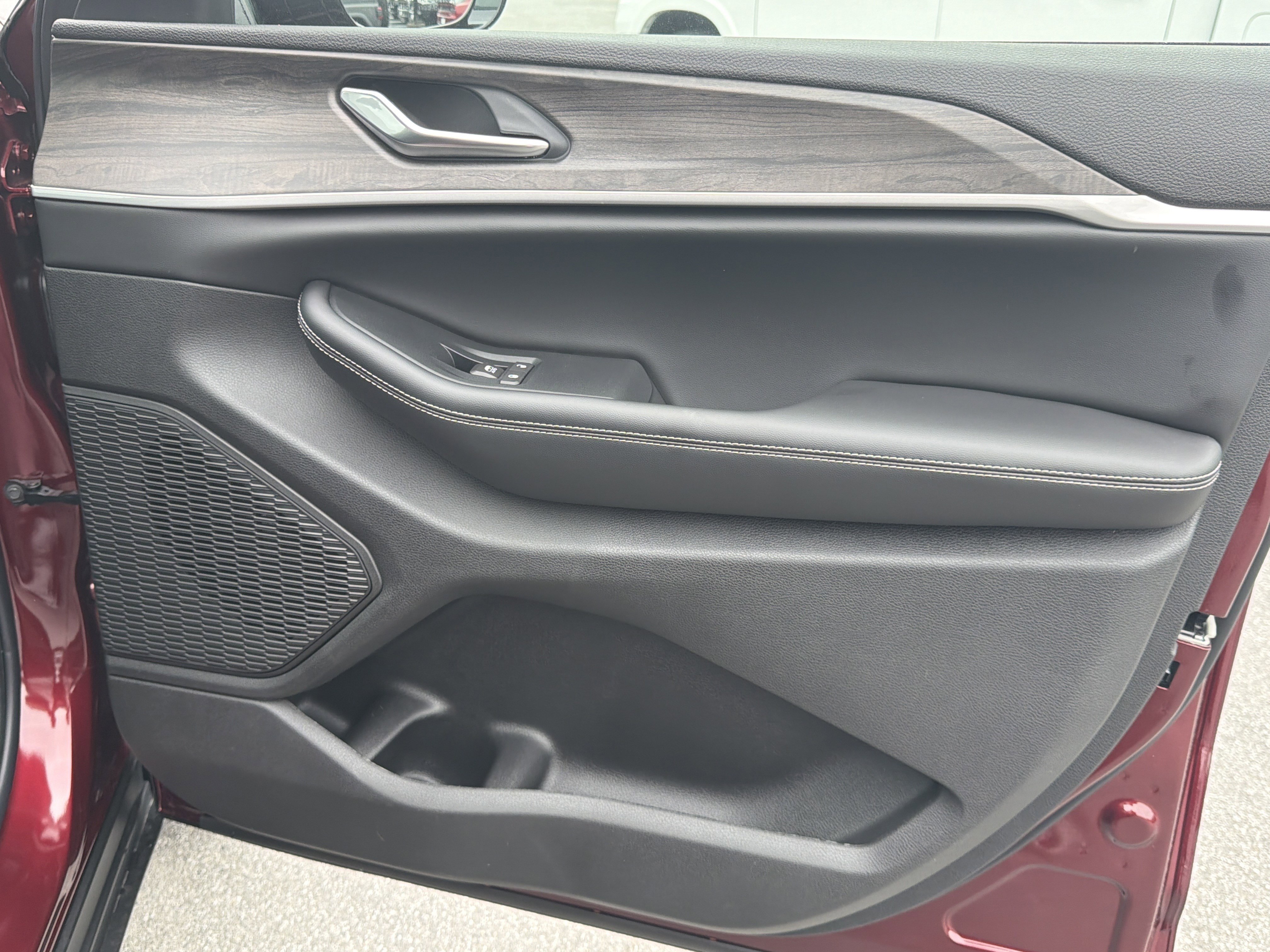 New 2026 Velvet Red Pearlcoat Jeep Laredo Altitude image 17