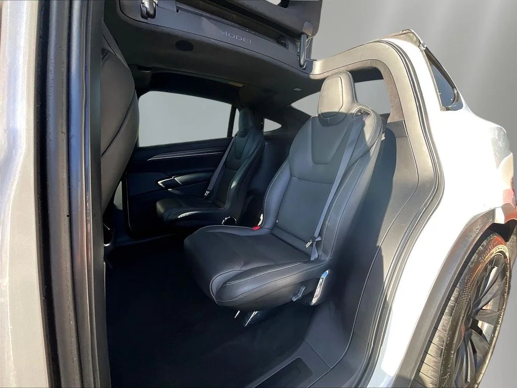 Used 2022  Tesla Plaid image 22