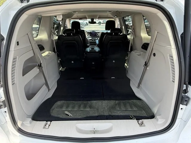 Used 2018 White Chrysler Touring L Plus image 16