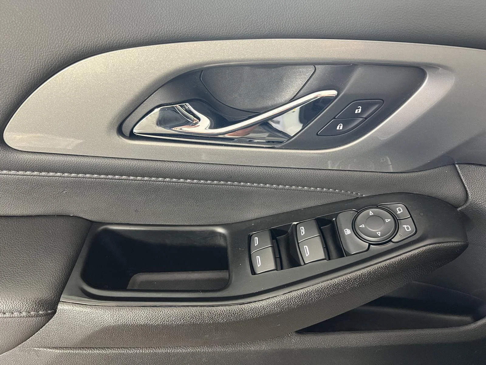 Used 2023 Summit White Chevrolet LT image 7